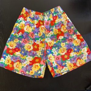 Vintage Lizsport floral mom shorts